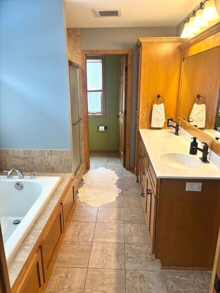 Building Photo - 2489 Schneider Ct