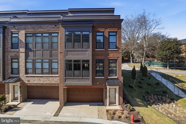Building Photo - 5358 Zenith Overlook