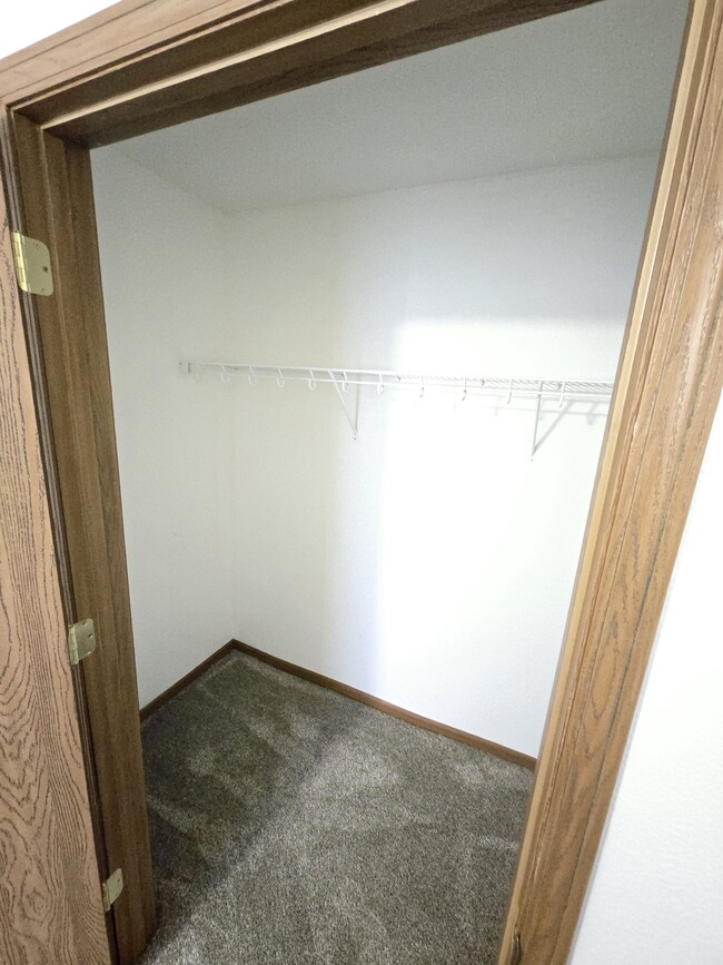 Walk-in closet - 1015 Diamond Head Rd