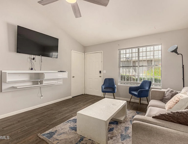 Building Photo - 5960 W Oregon Ave