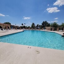 Building Photo - 2150 E Ellis Dr