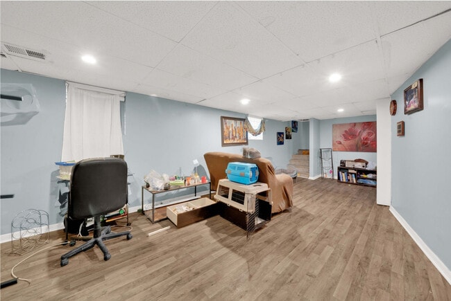 Building Photo - 9427 S Utica Ave