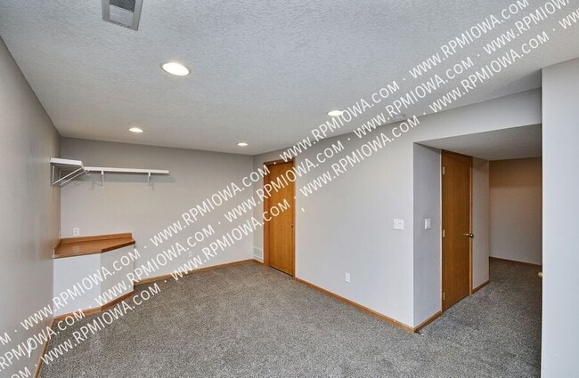 Building Photo - 1913 NW Pleasant St