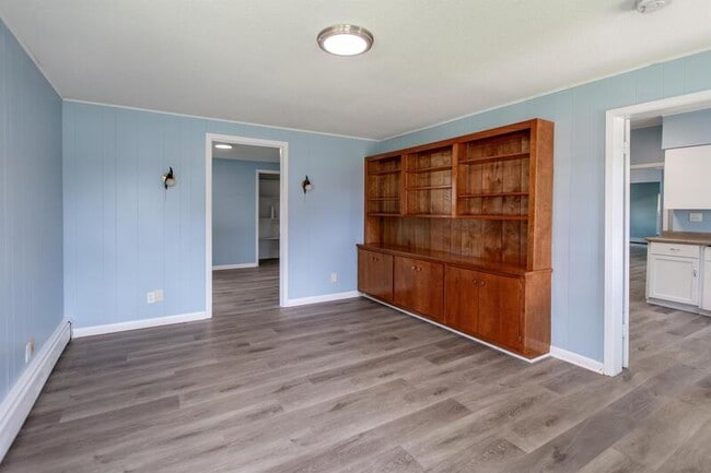 Building Photo - 725 7th Ave SE