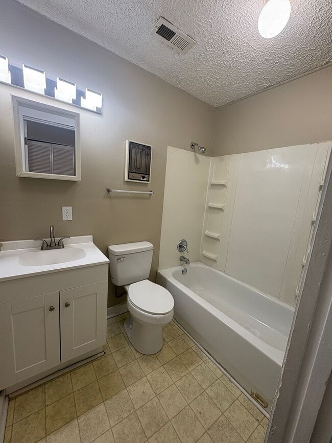 Building Photo - 107 E Hickman St