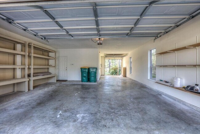 Building Photo - 6 Greycrest Pl