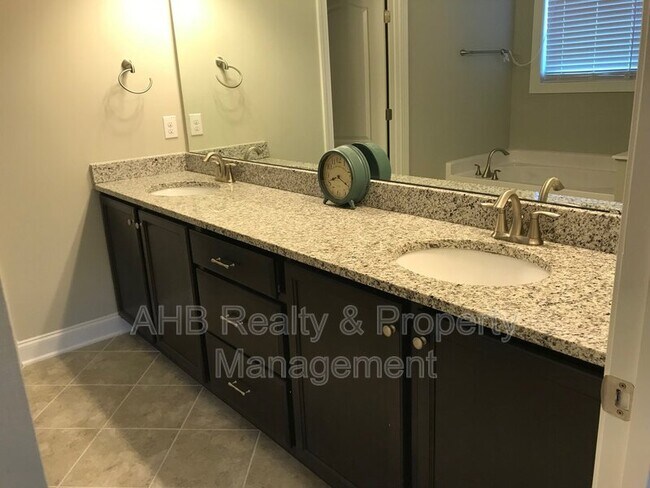 Building Photo - 850 Longleaf Pine Pl