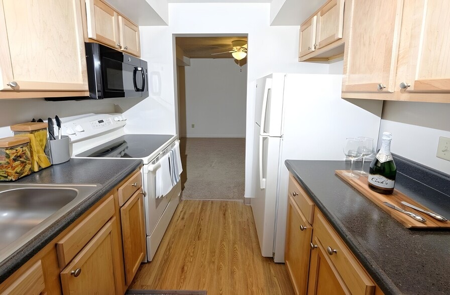 Building Photo - French Court