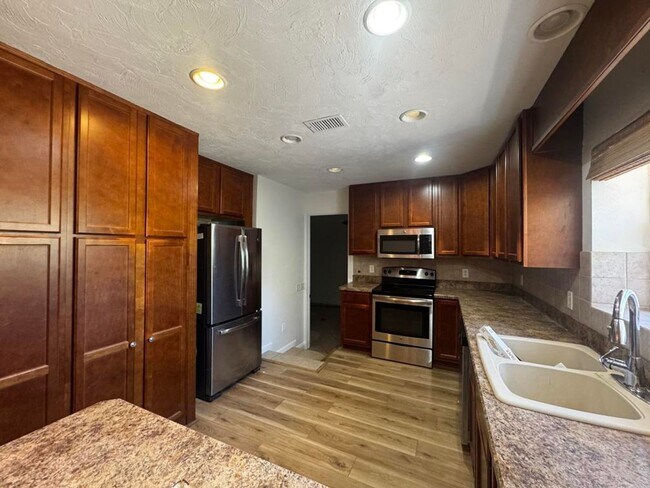 Building Photo - Beautiful Beachside Home in Ormond Beach!