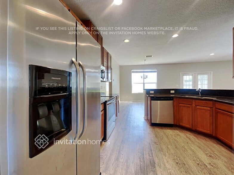 Building Photo - 15827 Canoe Creek Dr