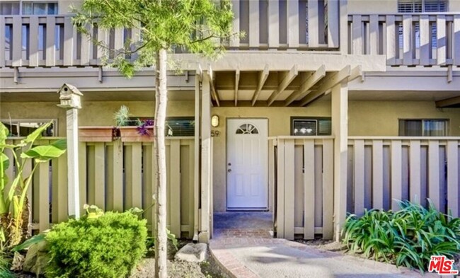 Building Photo - 3265 Santa Fe Ave