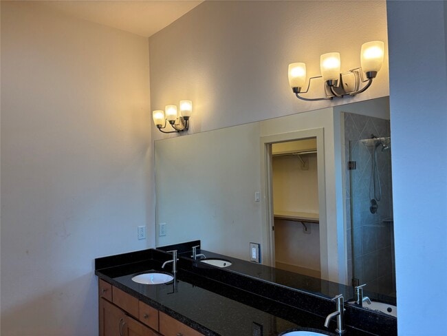 Building Photo - 1510 W 26th St