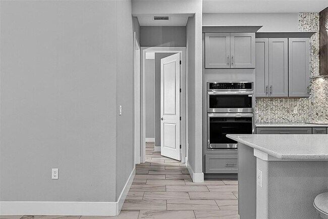 Building Photo - 70 Bannbury Ln