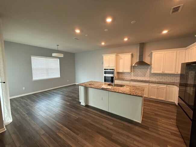 Building Photo - 12970 Brookside Moss Dr