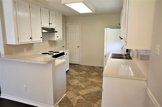 Building Photo - 3510 Vienna Dr