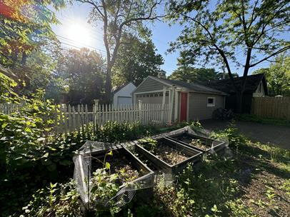 Building Photo - "Cozy 1-Bedroom Retreat in Minneapolis - Your Perfect Upper-Level Haven!"