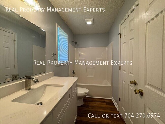 Building Photo - 507 Brookwood St