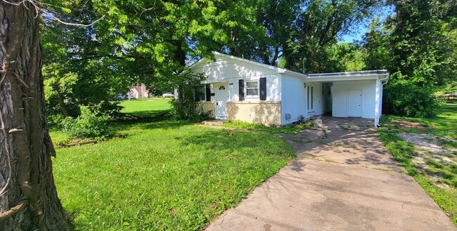 Primary Photo - 3 Bedroom home in Southeast Springfield fo...