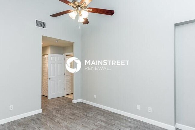 Building Photo - 3 Bedroom Pet-Friendly Home in SARASOTA, FL with Main Street Renewal