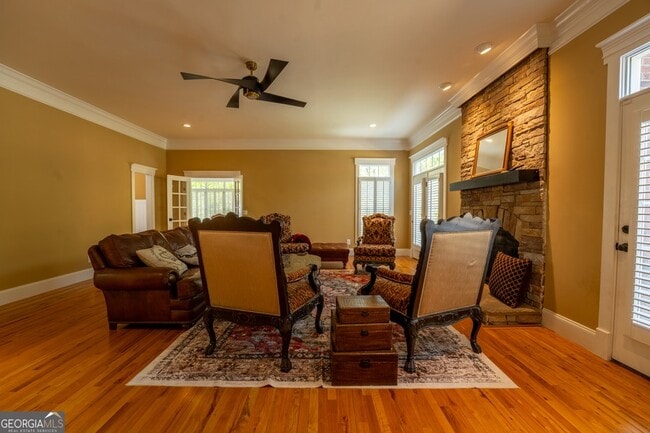 Building Photo - 2925 Orchard Dr