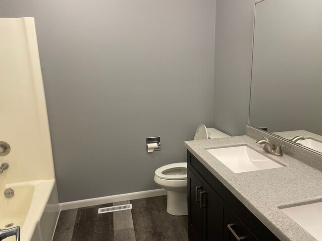 Building Photo - Rare find!