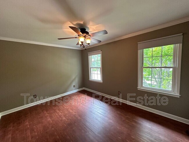 Building Photo - 204 Woodside Ave