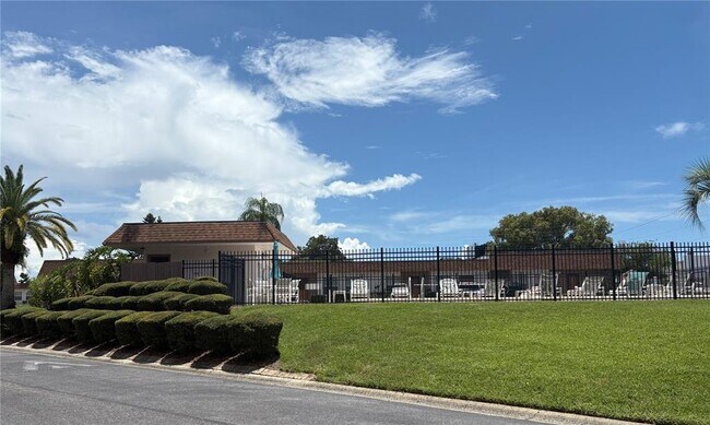 Building Photo - 6177 Chesham Dr