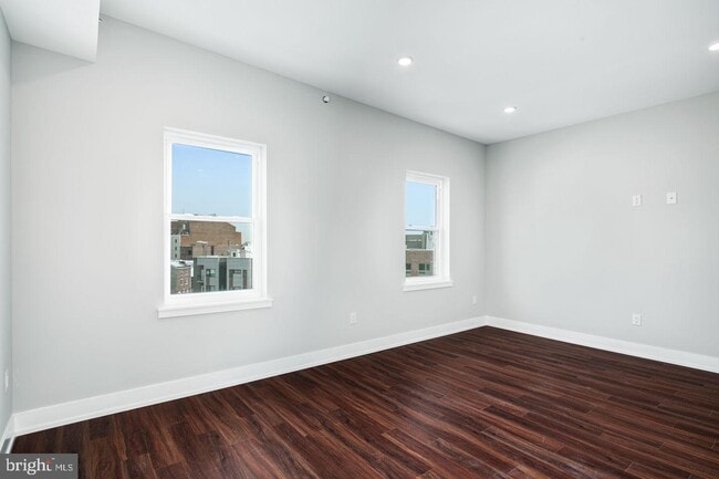 Building Photo - 1527 Ridge Ave