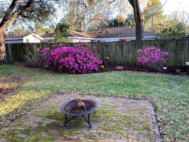 Building Photo - 3111 Broadmead Dr