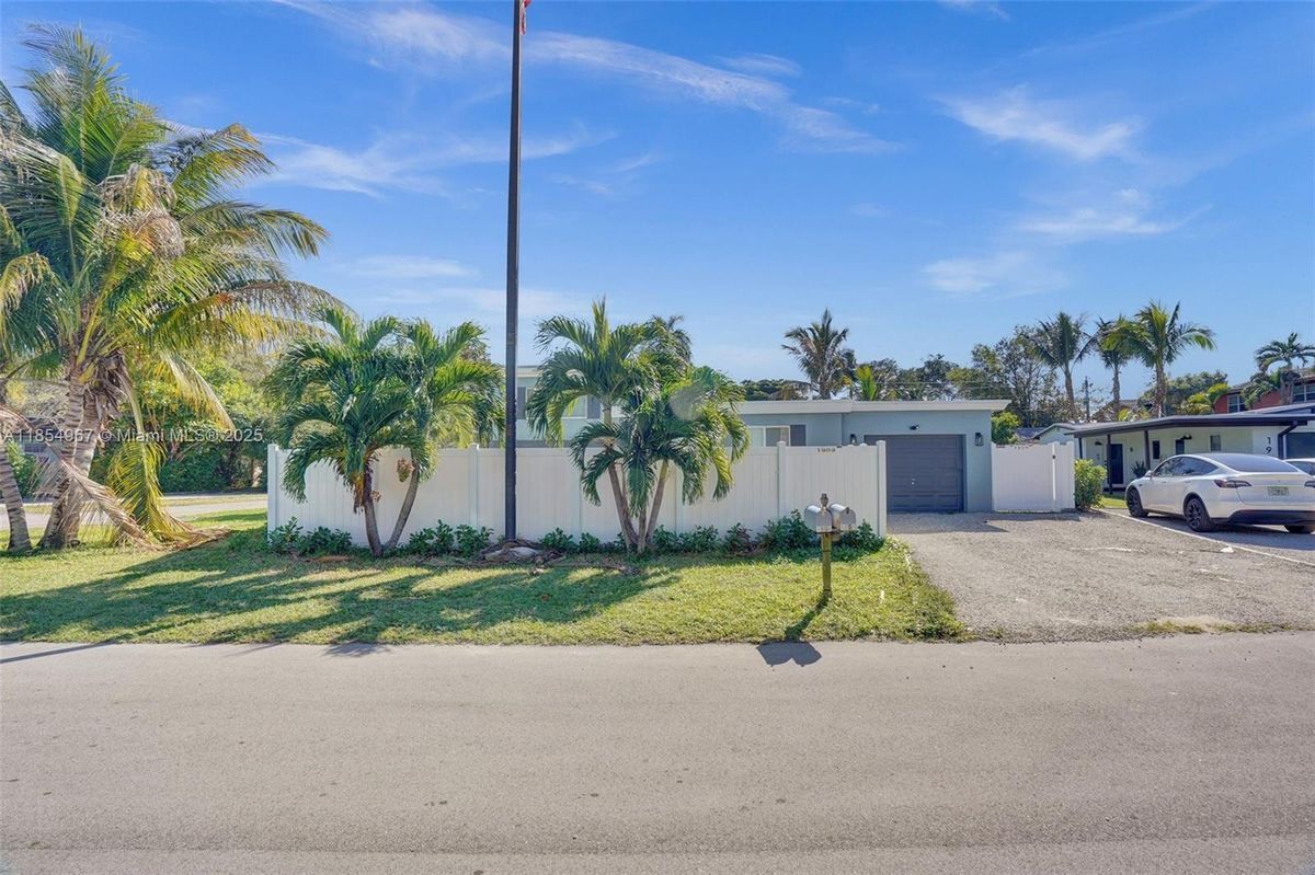 Building Photo - 1904 SW 28th St