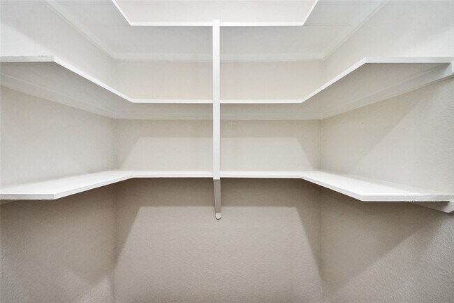 Building Photo - 2804 Bringhurst St