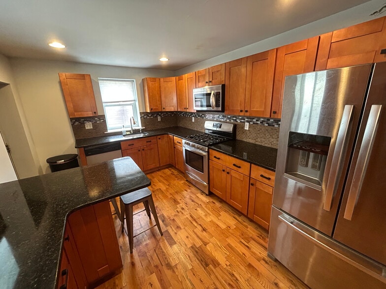 Building Photo - 2027 E Sergeant St