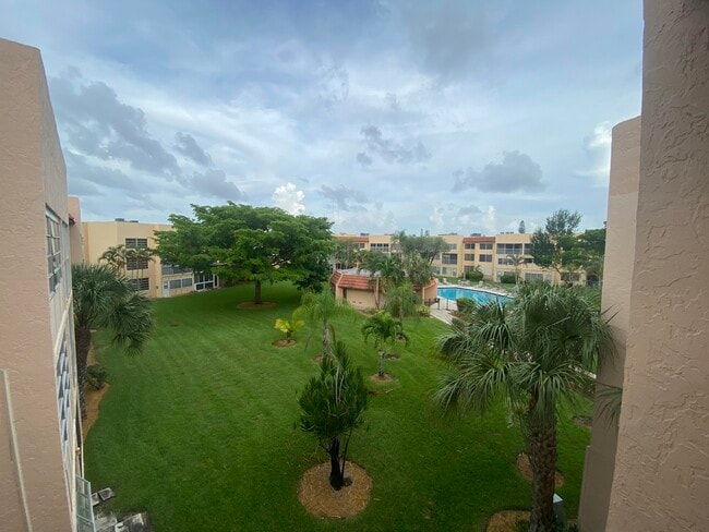 Building Photo - 6850 Royal Palm Blvd