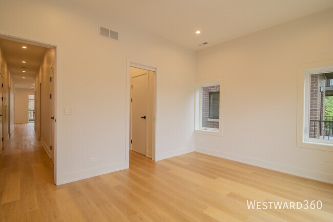 Building Photo - 2046 W Washington Blvd