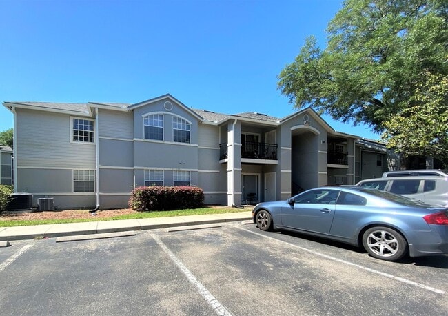 Building Photo - Windsor Park #523 - Pet Friendly!