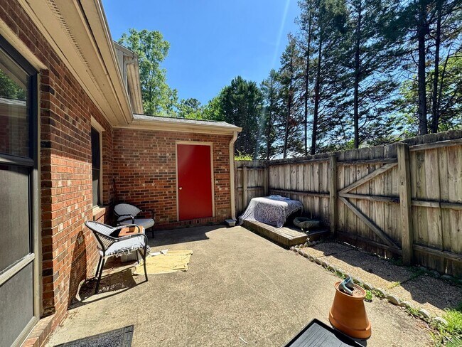 Building Photo - 119 Fidelity St