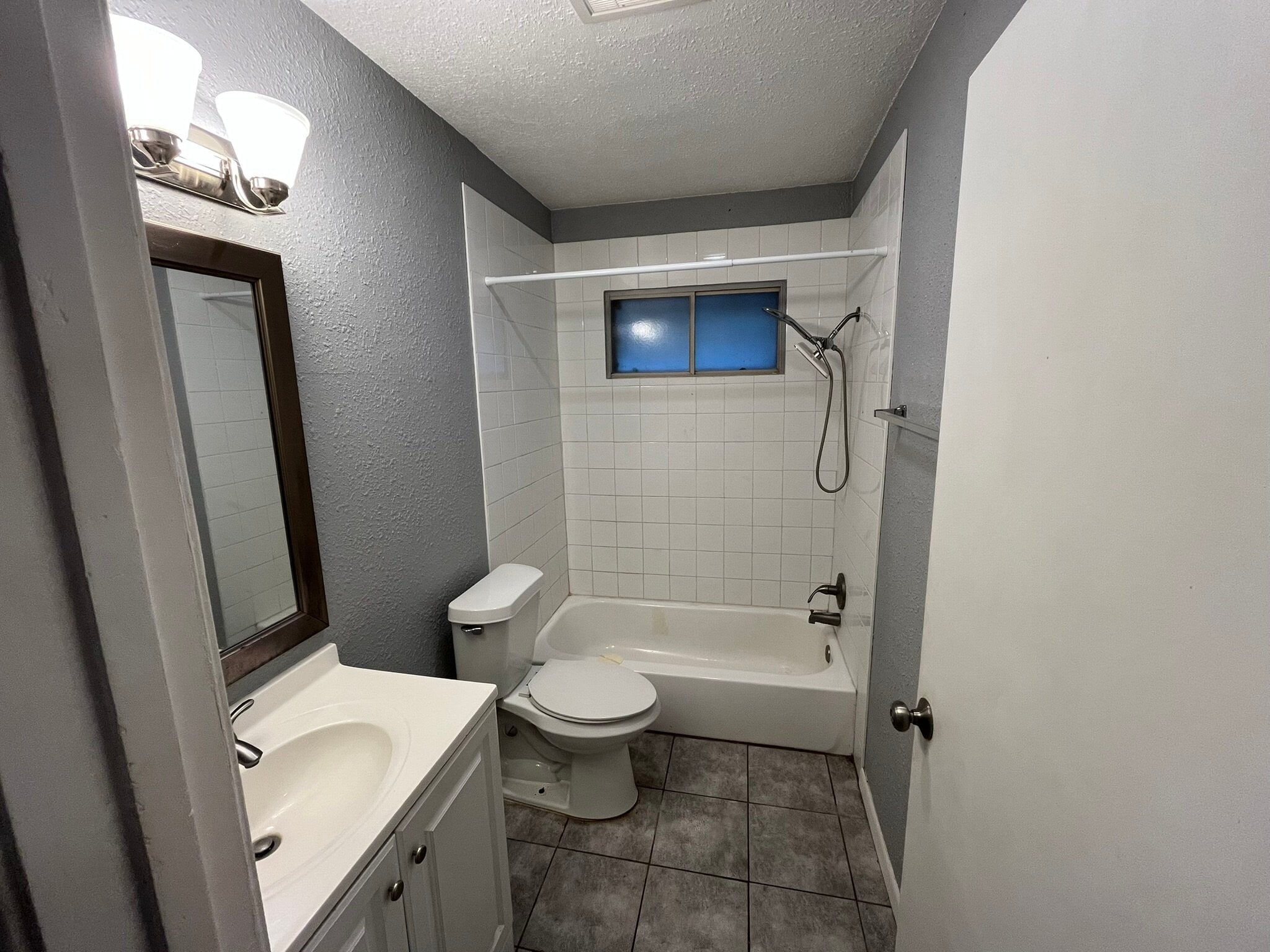 Building Photo - 4534 Waikiki Dr