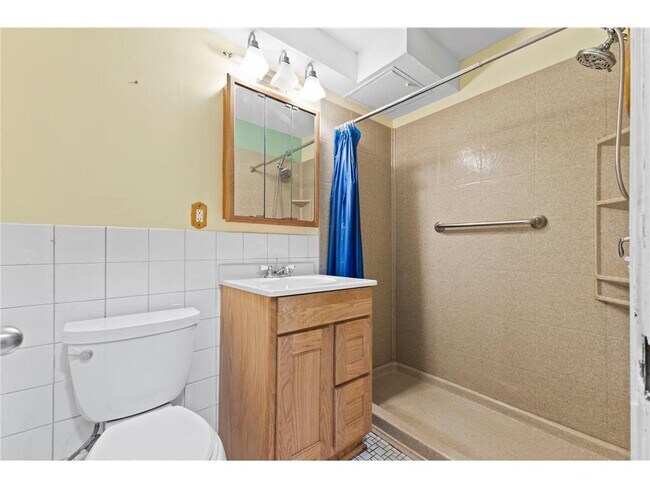 Building Photo - 520 Ridgewood Ave