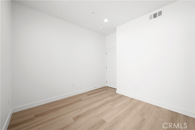 Building Photo - 1039 W 43rd St