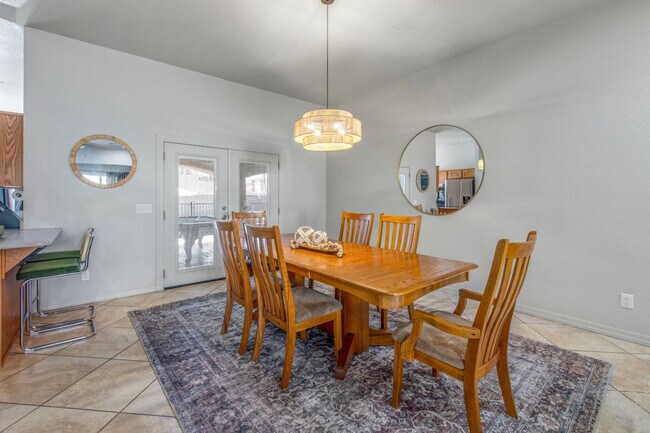 Building Photo - 1800 Burgundy Dr