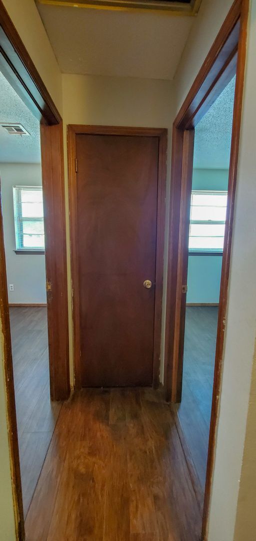 Building Photo - 3 Bedroom 1.5 Bath with Garage