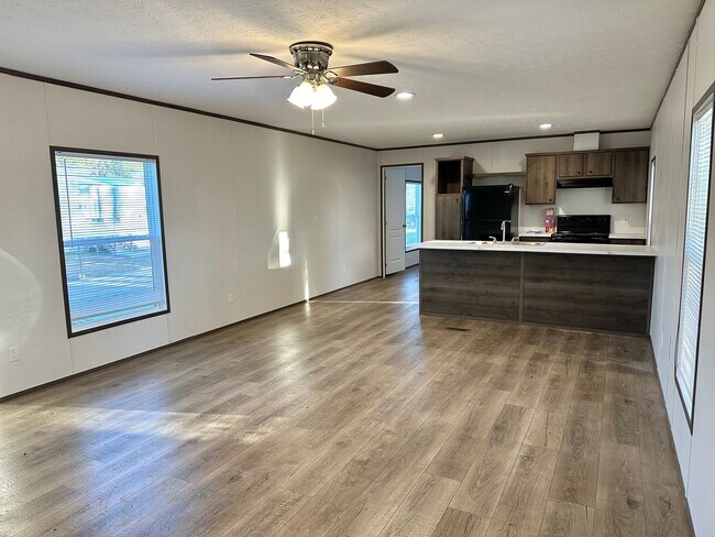 Building Photo - 414 Chloe Cir
