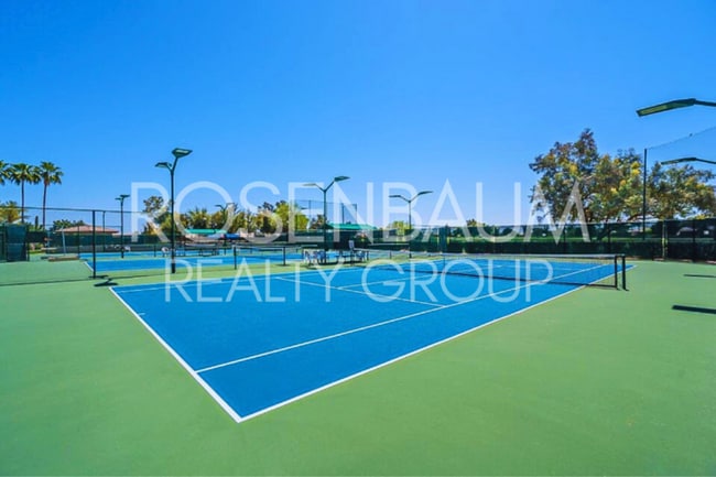 Building Photo - Stunning 2-beds, 2-baths home located in t...