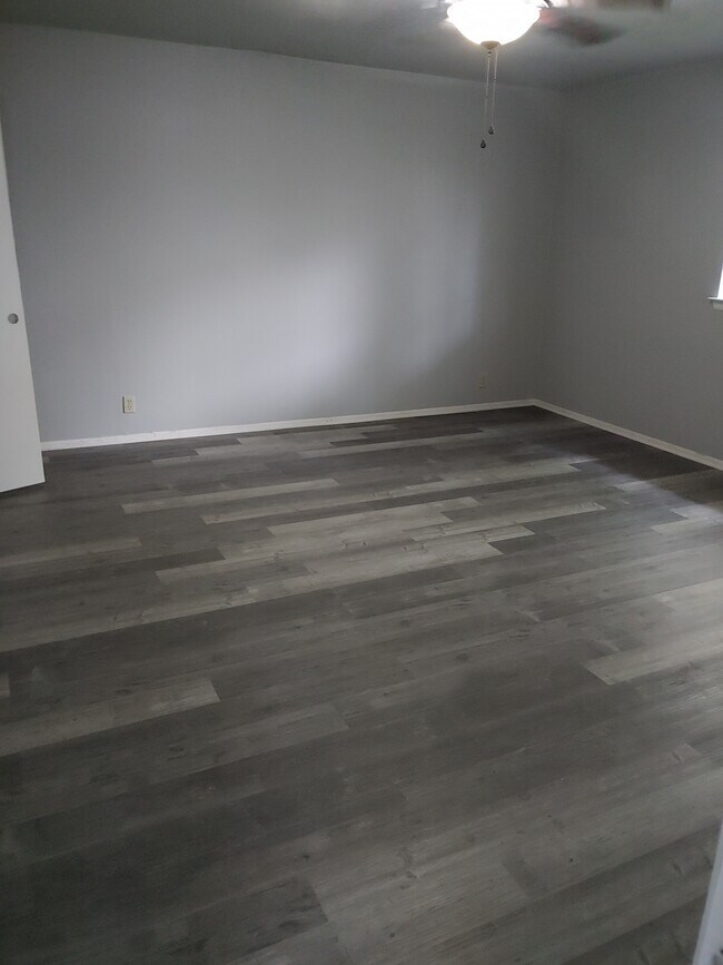 Building Photo - 9226 Chinon