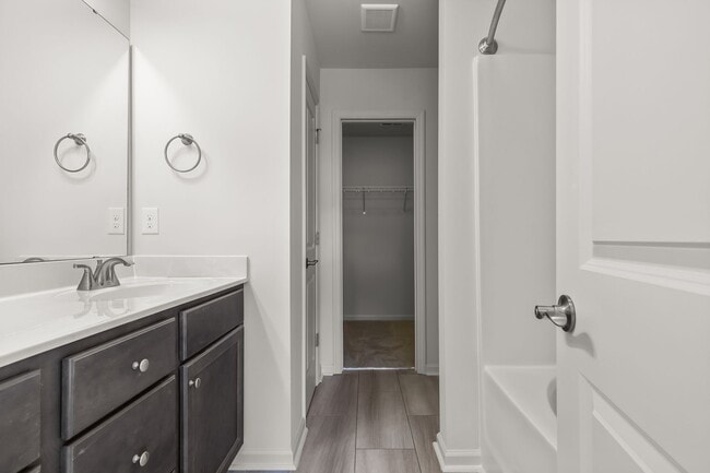 Building Photo - 2 Bed 2.5 Bath Townhome