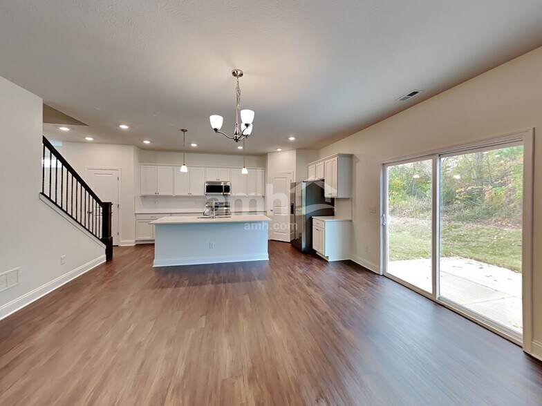 Building Photo - 1240 Hill Rd N