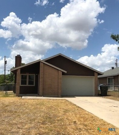 Primary Photo - 2214 Carousel Dr
