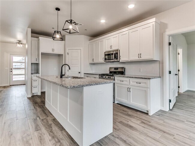 Building Photo - 16705 Monroe Dr