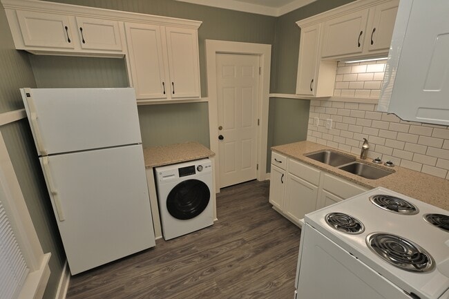 Building Photo - 621 Kiowa St