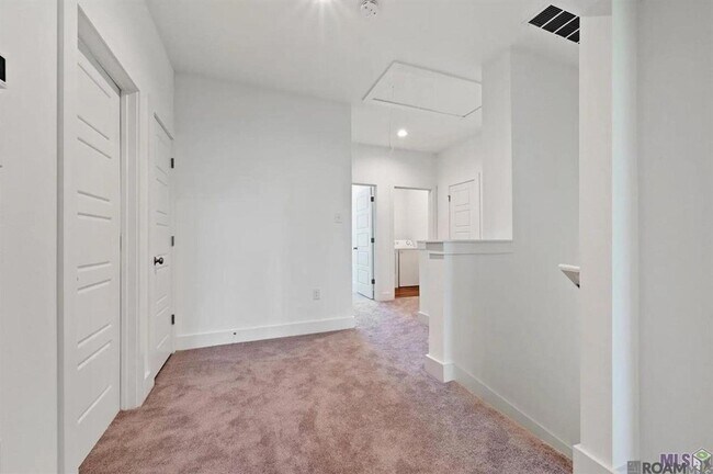 Building Photo - 5832 Lake Shelf Dr